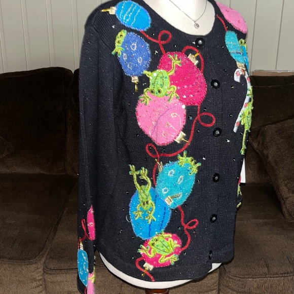Design Options • Small • Cardigan • Sweater • Frogs & Christmas Design • New - Picture 8 of 16